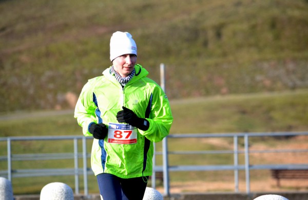 Bėgikų sezonas Jonavoje prasidėjo žiemos varžybomis