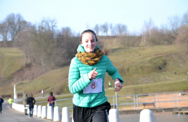 Bėgikų sezonas Jonavoje prasidėjo žiemos varžybomis