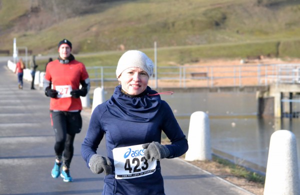 Bėgikų sezonas Jonavoje prasidėjo žiemos varžybomis