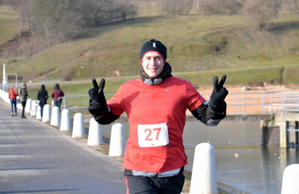 Bėgikų sezonas Jonavoje prasidėjo žiemos varžybomis