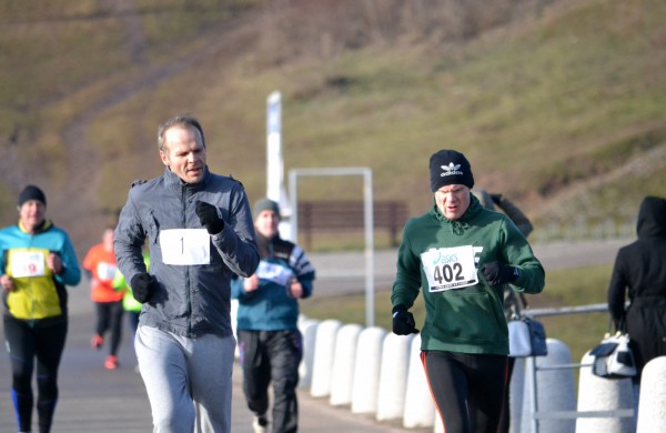 Bėgikų sezonas Jonavoje prasidėjo žiemos varžybomis