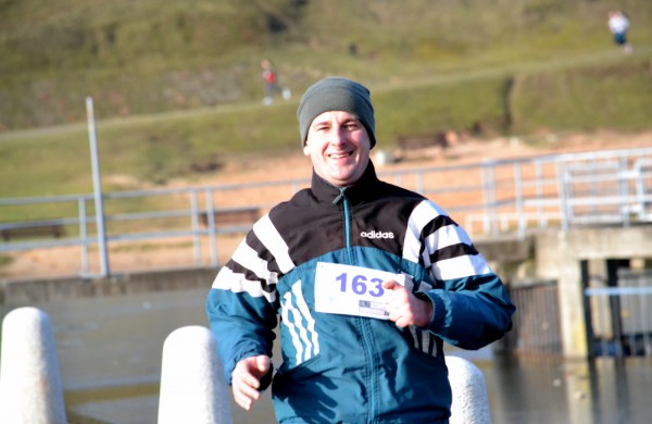 Bėgikų sezonas Jonavoje prasidėjo žiemos varžybomis