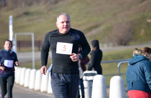 Bėgikų sezonas Jonavoje prasidėjo žiemos varžybomis