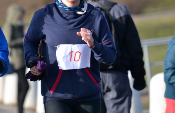 Bėgikų sezonas Jonavoje prasidėjo žiemos varžybomis