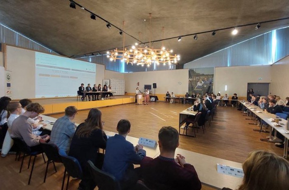 Progimnazijos komanda dalyvavo ESTMUN2024 – Jungtines Tautas simuliuojančiuose debatuose Estijoje