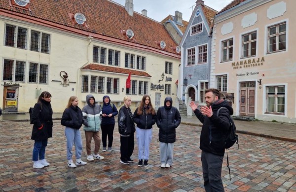 Progimnazijos komanda dalyvavo ESTMUN2024 – Jungtines Tautas simuliuojančiuose debatuose Estijoje