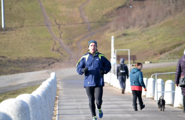 Bėgikų sezonas Jonavoje prasidėjo žiemos varžybomis