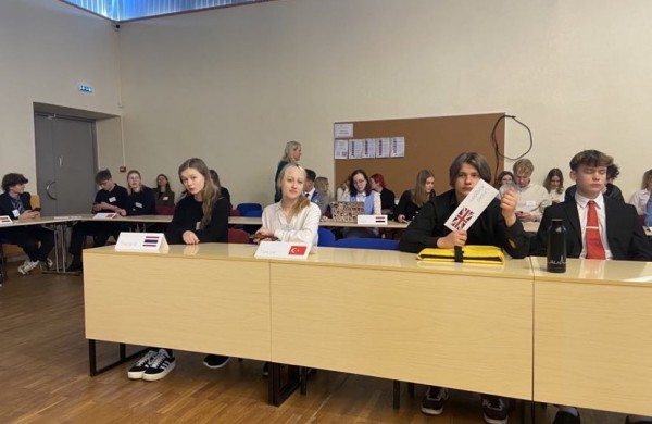 Progimnazijos komanda dalyvavo ESTMUN2024 – Jungtines Tautas simuliuojančiuose debatuose Estijoje