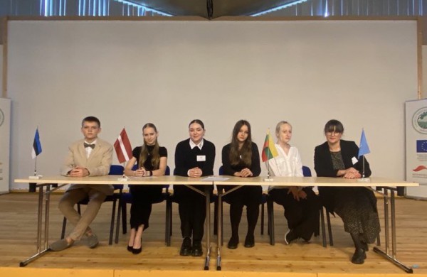 Progimnazijos komanda dalyvavo ESTMUN2024 – Jungtines Tautas simuliuojančiuose debatuose Estijoje