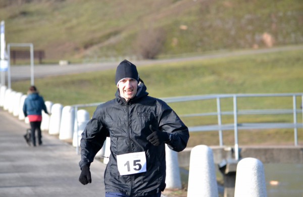 Bėgikų sezonas Jonavoje prasidėjo žiemos varžybomis