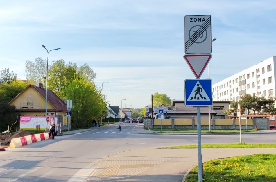 Vairuotojas klausia, ar pasikeitė eismo taisyklės ties uždaryta gatve? 