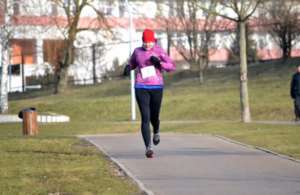 Bėgikų sezonas Jonavoje prasidėjo žiemos varžybomis