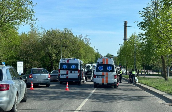 Smūgis po smūgio Žeimių g.: sužeista vairuotoja ir medikas, teikęs pagalbą