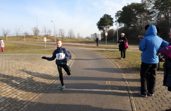 Bėgikų sezonas Jonavoje prasidėjo žiemos varžybomis