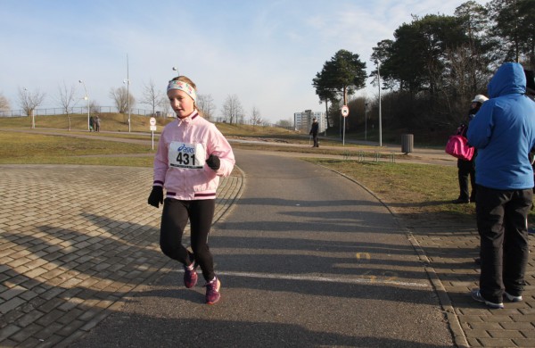 Bėgikų sezonas Jonavoje prasidėjo žiemos varžybomis