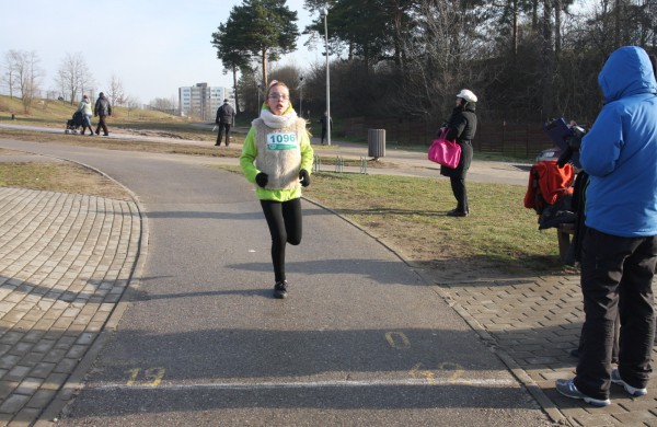 Bėgikų sezonas Jonavoje prasidėjo žiemos varžybomis