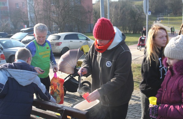 Bėgikų sezonas Jonavoje prasidėjo žiemos varžybomis
