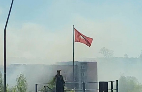 Sodų g. atvira liepsna dega namas