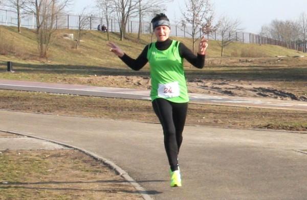 Bėgikų sezonas Jonavoje prasidėjo žiemos varžybomis