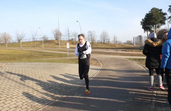 Bėgikų sezonas Jonavoje prasidėjo žiemos varžybomis