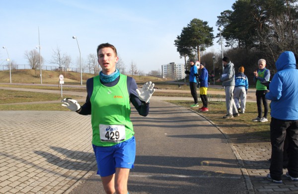 Bėgikų sezonas Jonavoje prasidėjo žiemos varžybomis