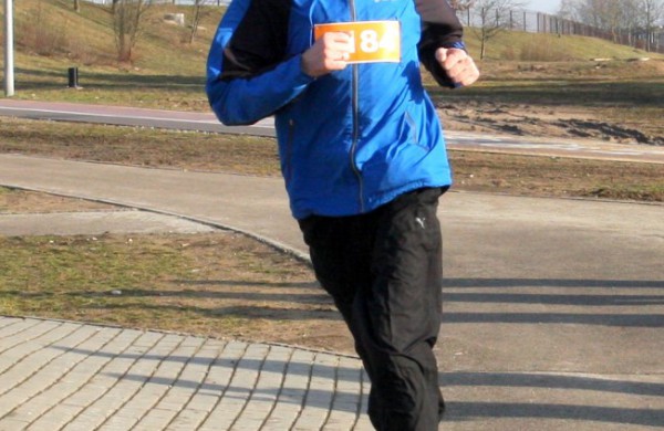 Bėgikų sezonas Jonavoje prasidėjo žiemos varžybomis