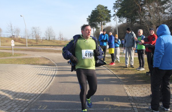 Bėgikų sezonas Jonavoje prasidėjo žiemos varžybomis