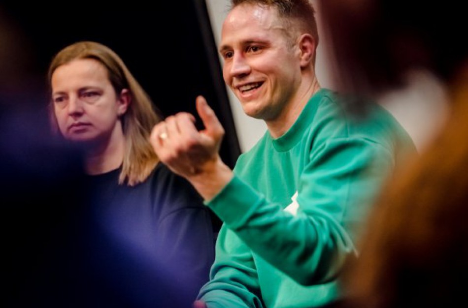 ,,Auksinį scenos kryžių“ laimėjęs R. Klezys – apie apdovanojimą pelniusį spektaklį ir darbą su jaunimu