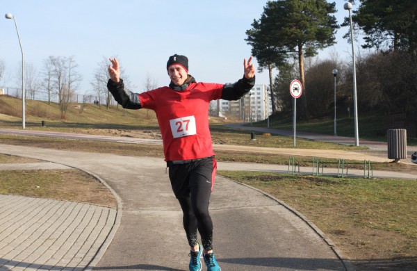 Bėgikų sezonas Jonavoje prasidėjo žiemos varžybomis