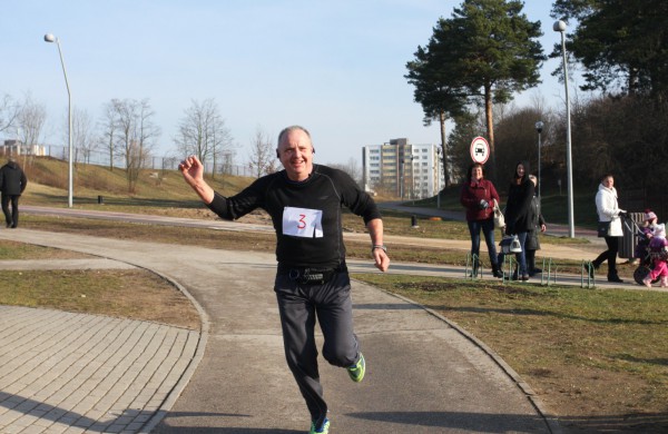 Bėgikų sezonas Jonavoje prasidėjo žiemos varžybomis