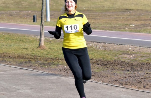 Bėgikų sezonas Jonavoje prasidėjo žiemos varžybomis