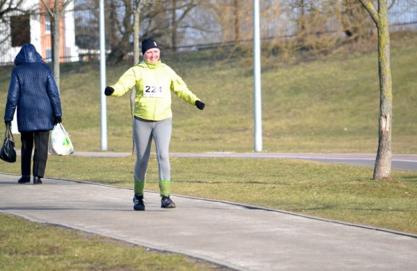 Bėgikų sezonas Jonavoje prasidėjo žiemos varžybomis