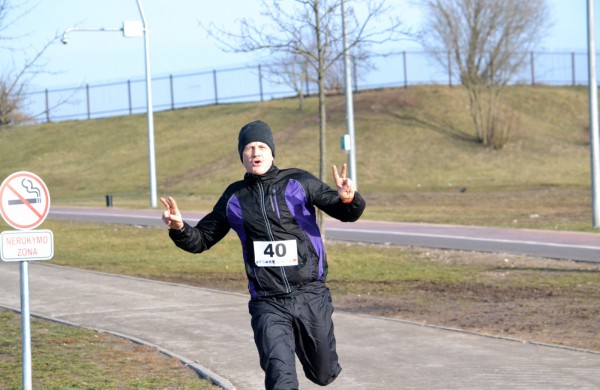 Bėgikų sezonas Jonavoje prasidėjo žiemos varžybomis