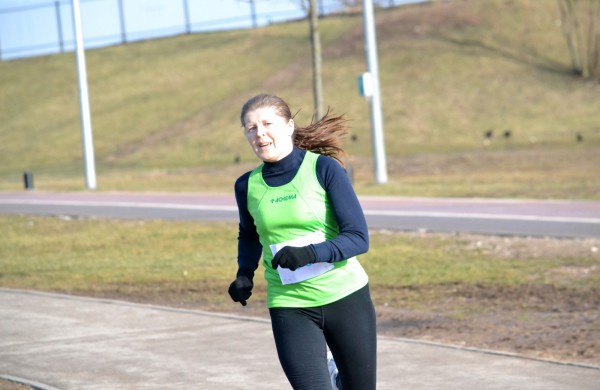 Bėgikų sezonas Jonavoje prasidėjo žiemos varžybomis