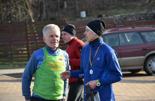 Bėgikų sezonas Jonavoje prasidėjo žiemos varžybomis