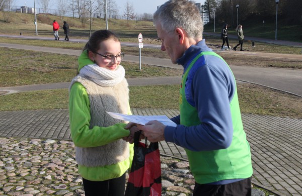 Bėgikų sezonas Jonavoje prasidėjo žiemos varžybomis