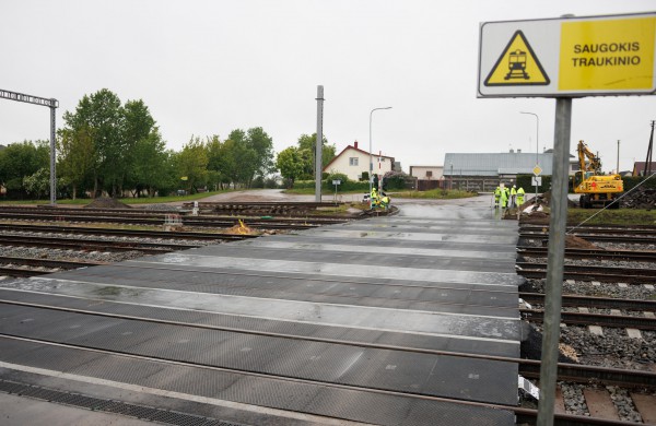 Baigė remontuoti pervažą Darbininkų gatvėje
