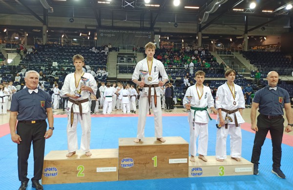 Kėdainiuose Jonavos kyokushin karatė kovotojai iškovojo pergales ir kelialapį į Europos čempionatą