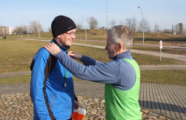 Bėgikų sezonas Jonavoje prasidėjo žiemos varžybomis