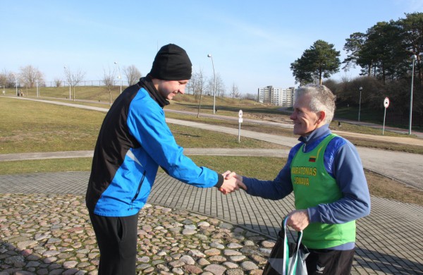Bėgikų sezonas Jonavoje prasidėjo žiemos varžybomis
