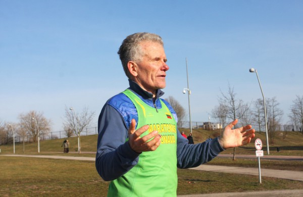 Bėgikų sezonas Jonavoje prasidėjo žiemos varžybomis