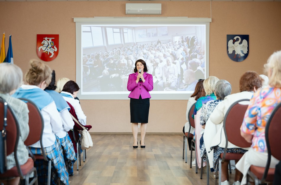 Pirmoji ponia Jonavos rajono TAU dėkojo už bendruomeniškumą ir kitiems kuriamą gėrį