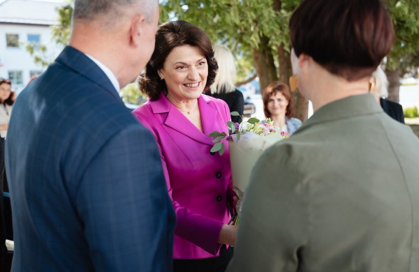 Pirmoji ponia Jonavos rajono TAU dėkojo už bendruomeniškumą ir kitiems kuriamą gėrį