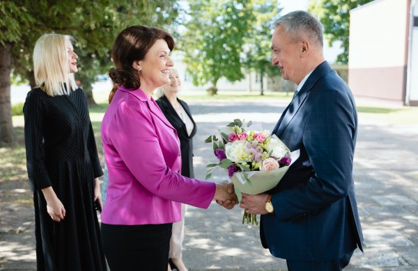 Pirmoji ponia Jonavos rajono TAU dėkojo už bendruomeniškumą ir kitiems kuriamą gėrį