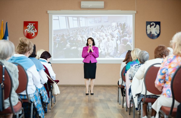 Pirmoji ponia Jonavos rajono TAU dėkojo už bendruomeniškumą ir kitiems kuriamą gėrį