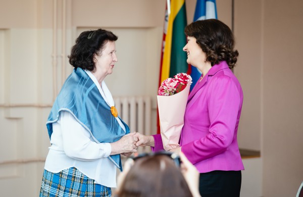 Pirmoji ponia Jonavos rajono TAU dėkojo už bendruomeniškumą ir kitiems kuriamą gėrį