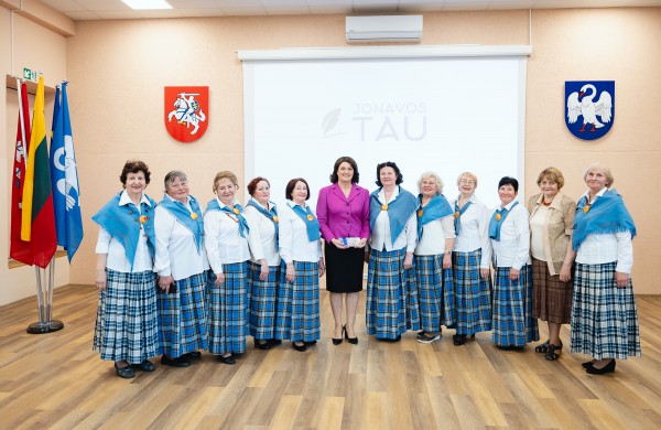 Pirmoji ponia Jonavos rajono TAU dėkojo už bendruomeniškumą ir kitiems kuriamą gėrį