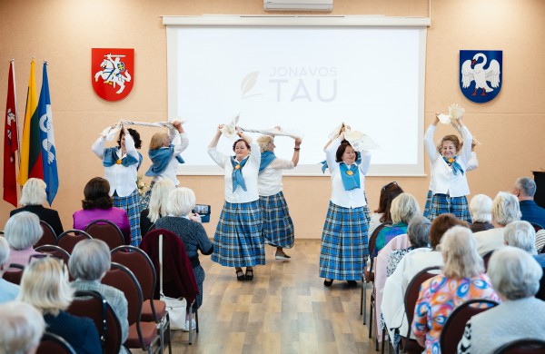 Pirmoji ponia Jonavos rajono TAU dėkojo už bendruomeniškumą ir kitiems kuriamą gėrį