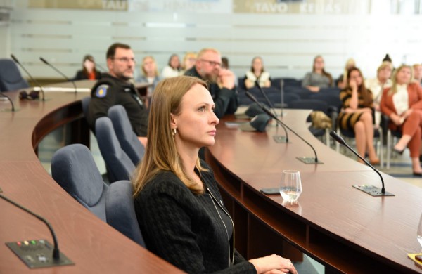 Savivaldybėje vyko susitikimas su lektorėmis iš Narkotikų ir tabako departamento