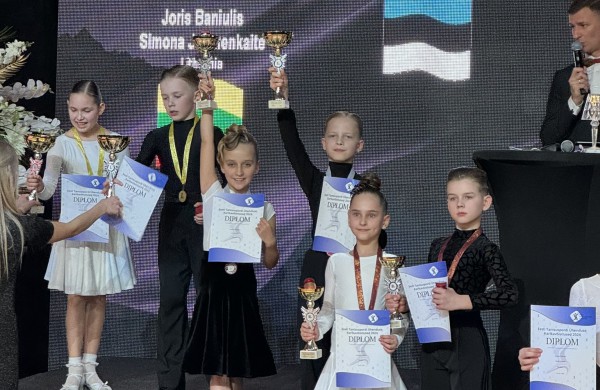 ,,Bonus" šokėjai nenustoja stebinti savo pasiekimais